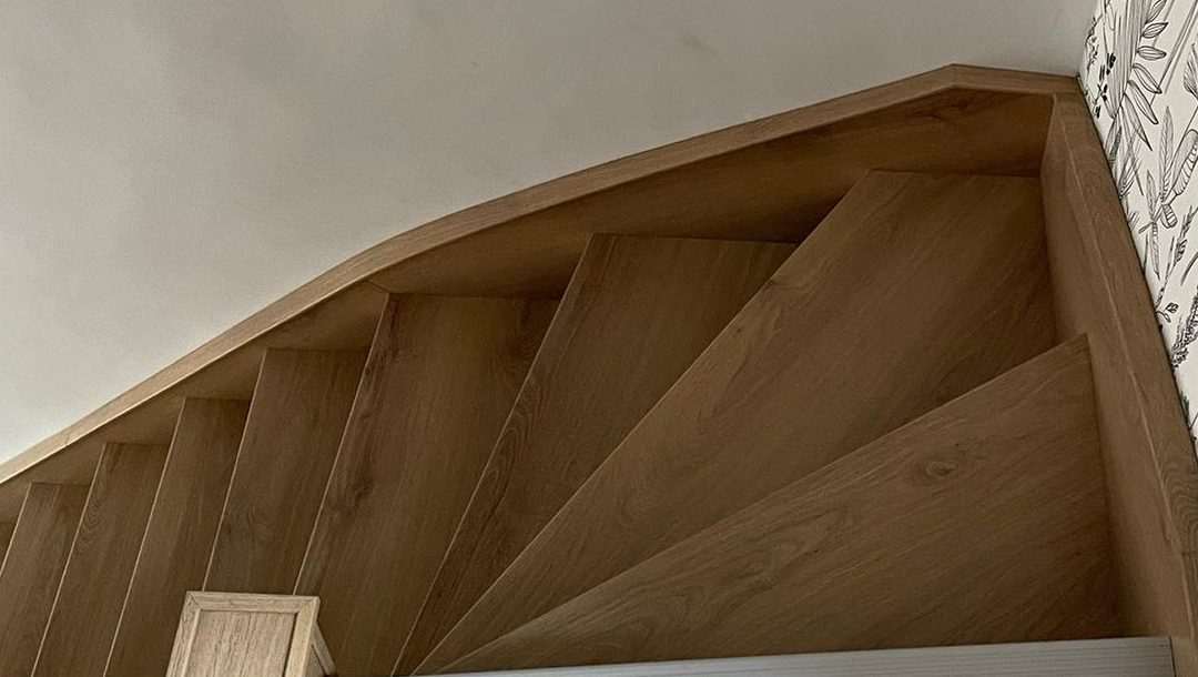 Habillage de limons : comment sublimer les flancs de votre escalier