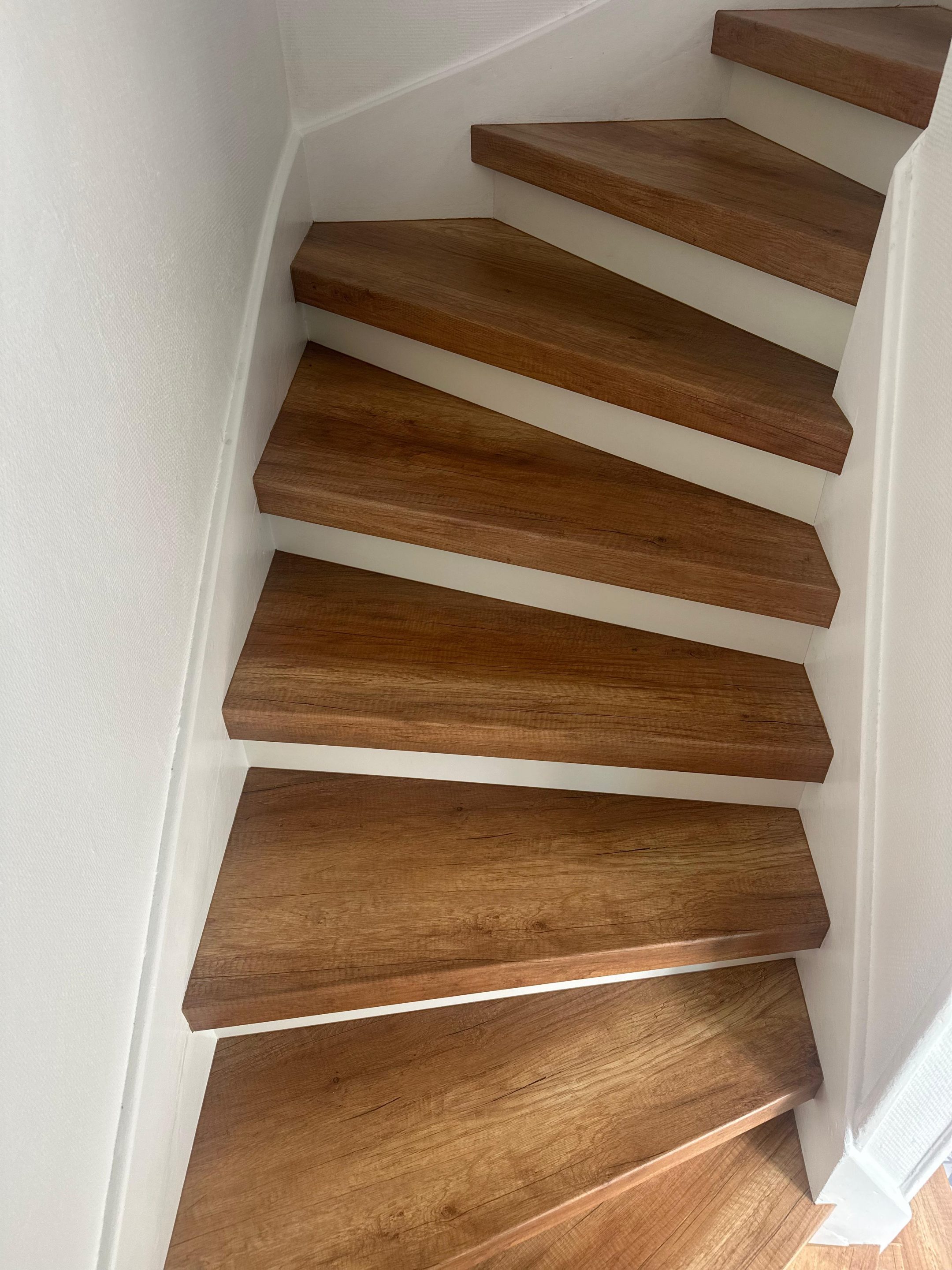 Escalier avec couvre-marche bois clair