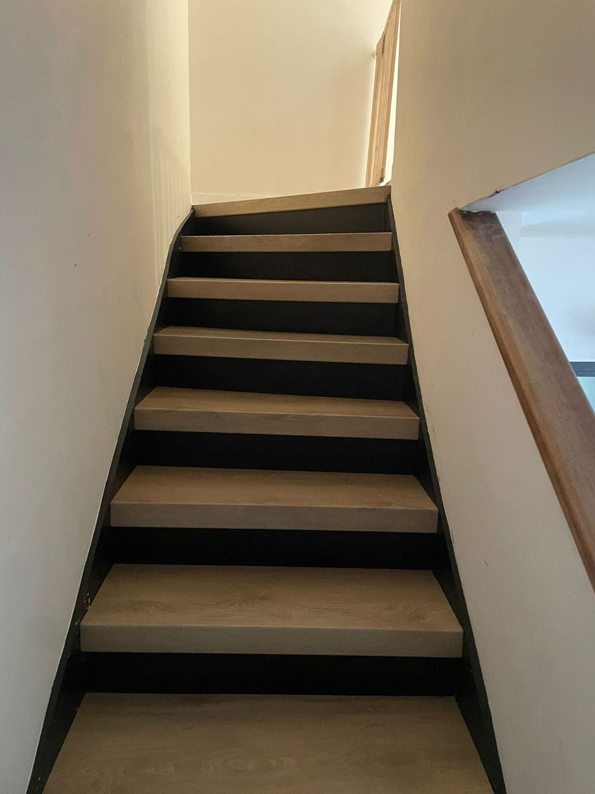 Escalier avec revêtement antidérapant - bois