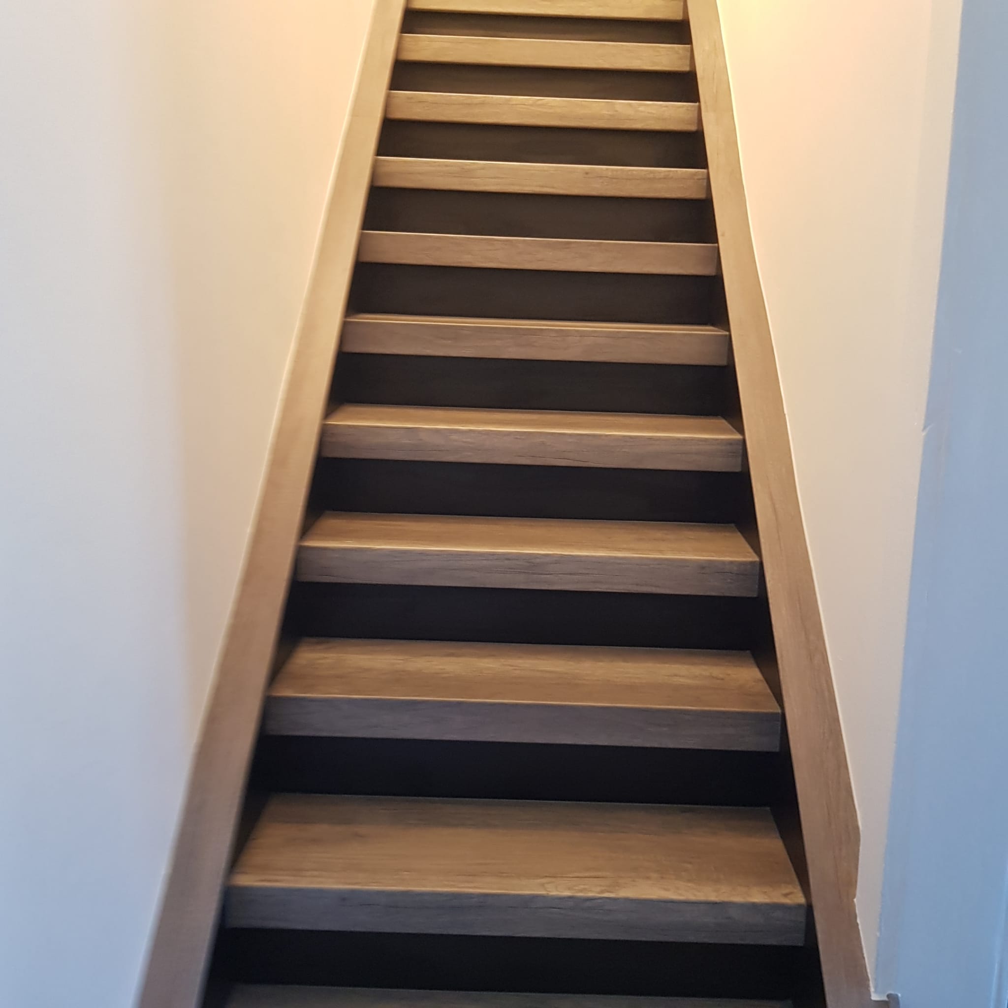 Rénovation escalier à SAINT AVOLD – SABASTIEN ET NATHALIE – Après travaux – Photo 3