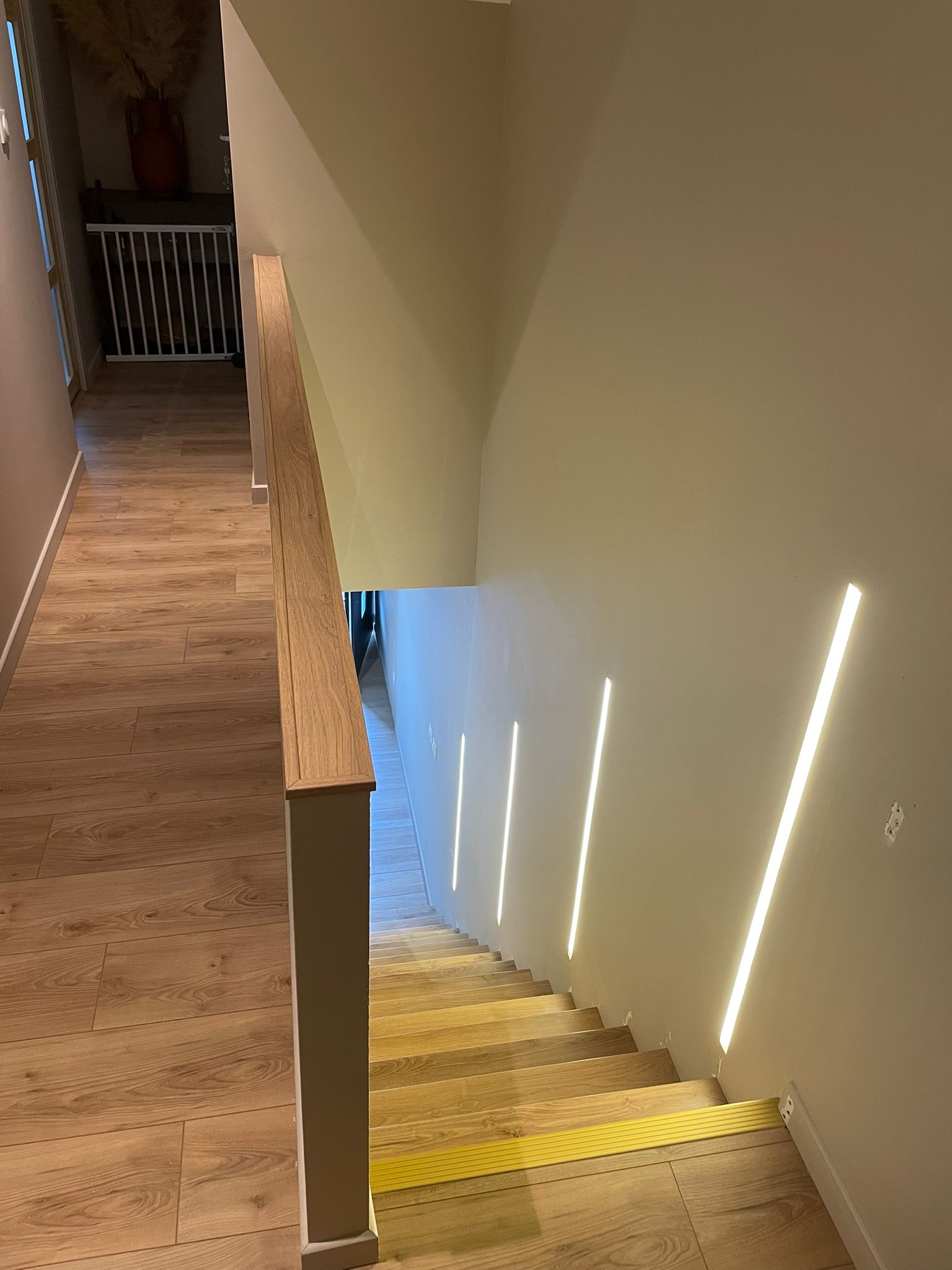 Rénovation escalier à ESCAUDAIN – FARID – Après travaux – Photo 4