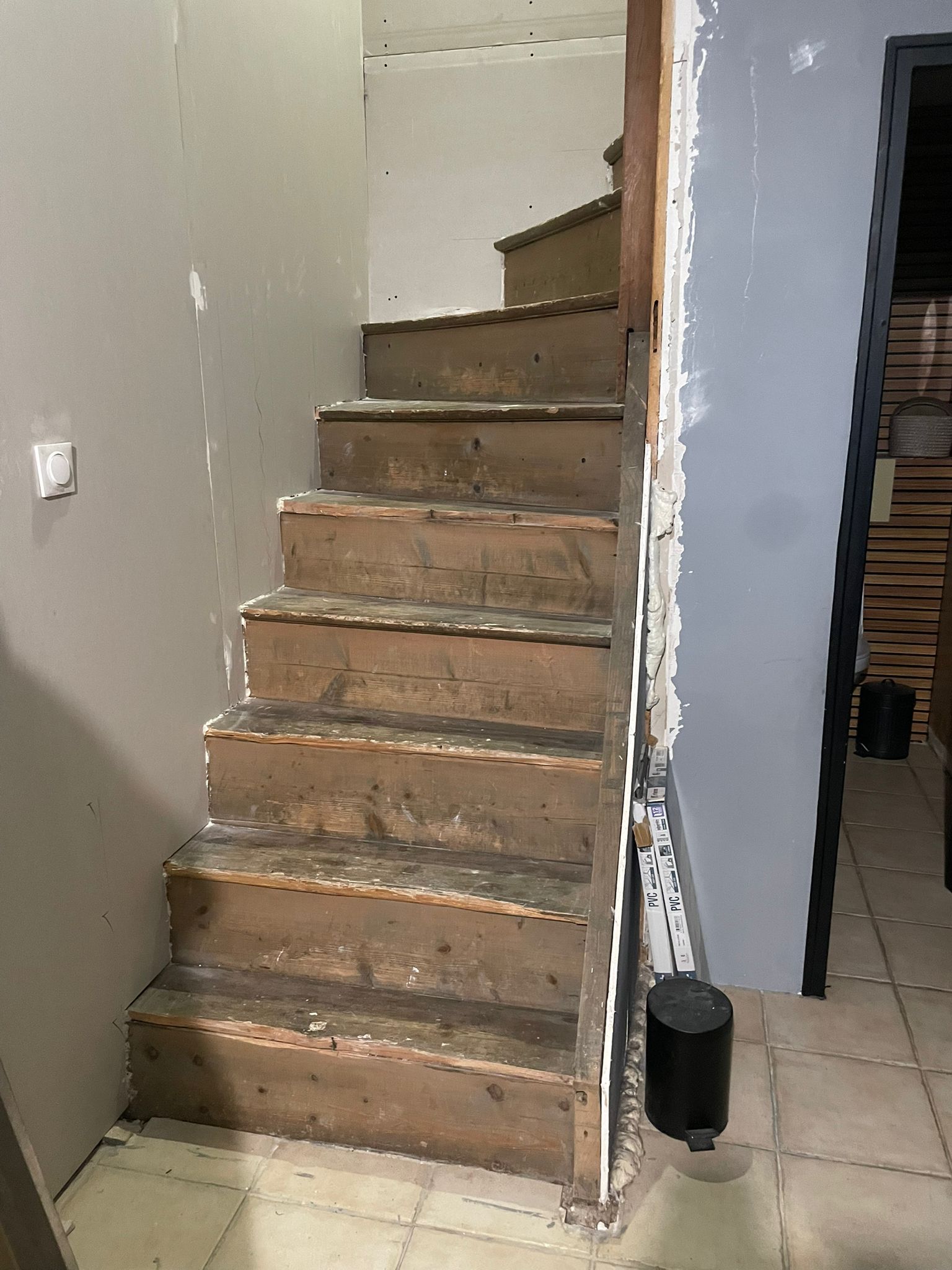Rénovation escalier à CHILLY – GUILLAUME – Avant travaux – Photo 2