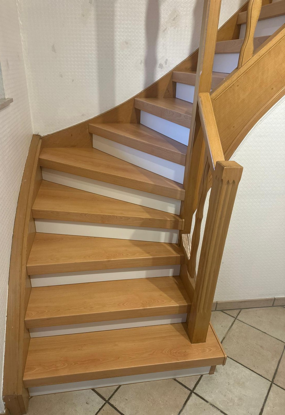 Rénovation escalier à ARLON TOERNICH – NADINE – Après travaux – Photo 2