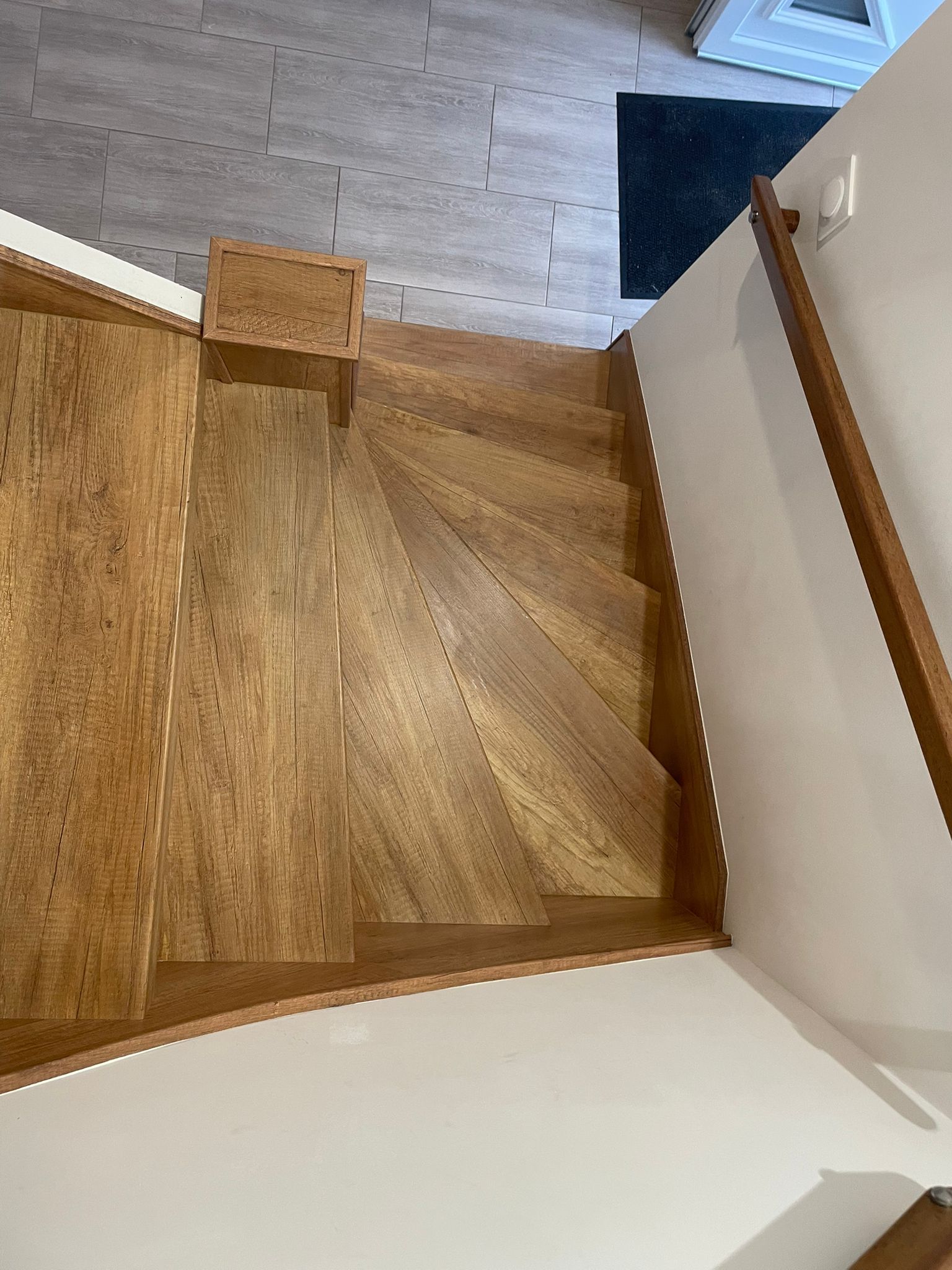 Rénovation escalier à LEFOREST – LUCAS – Après travaux – Photo 2