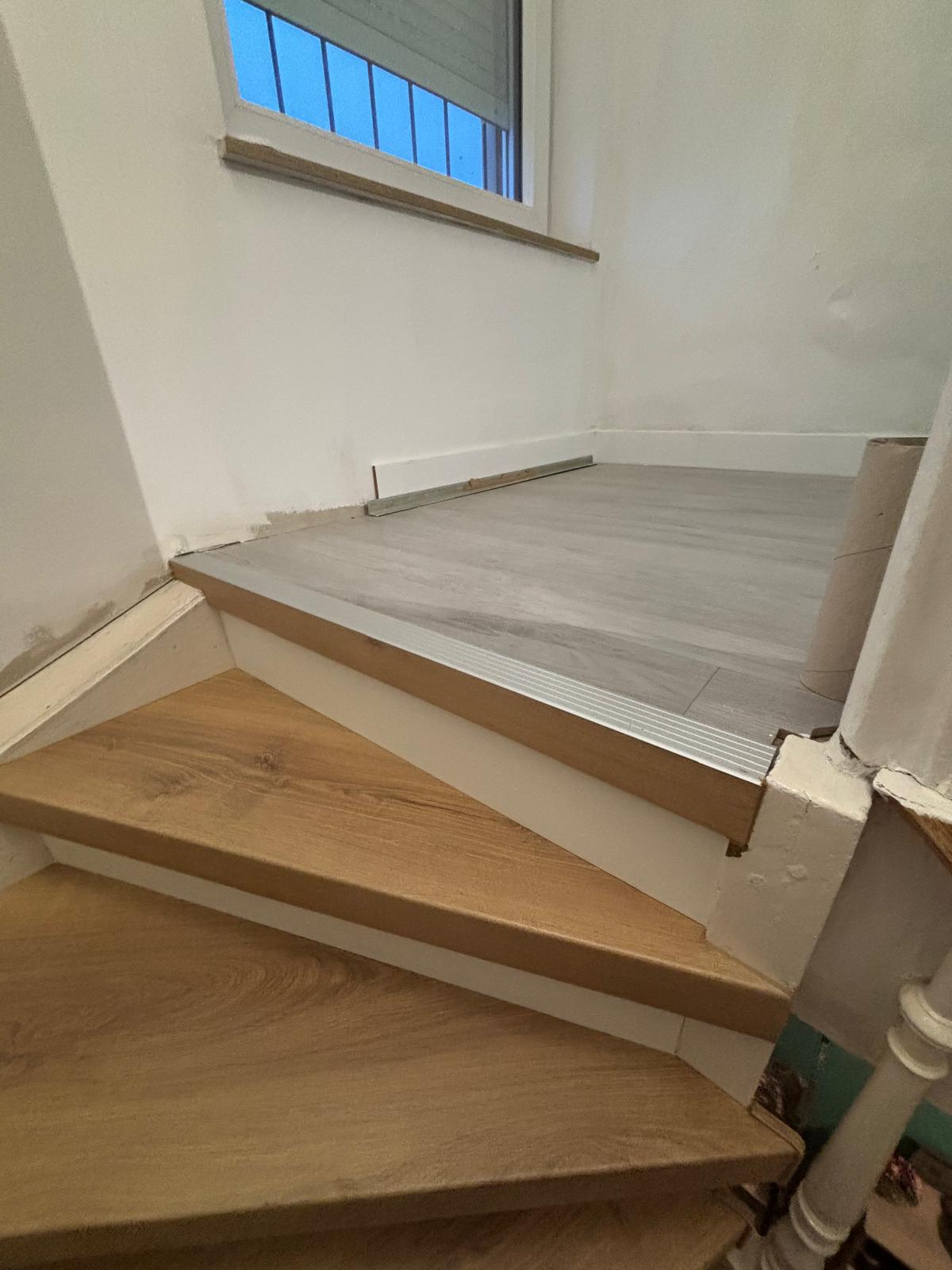 Rénovation escalier à FORCHIES LA MARCHE – SEBASTIEN – Après travaux – Photo 3