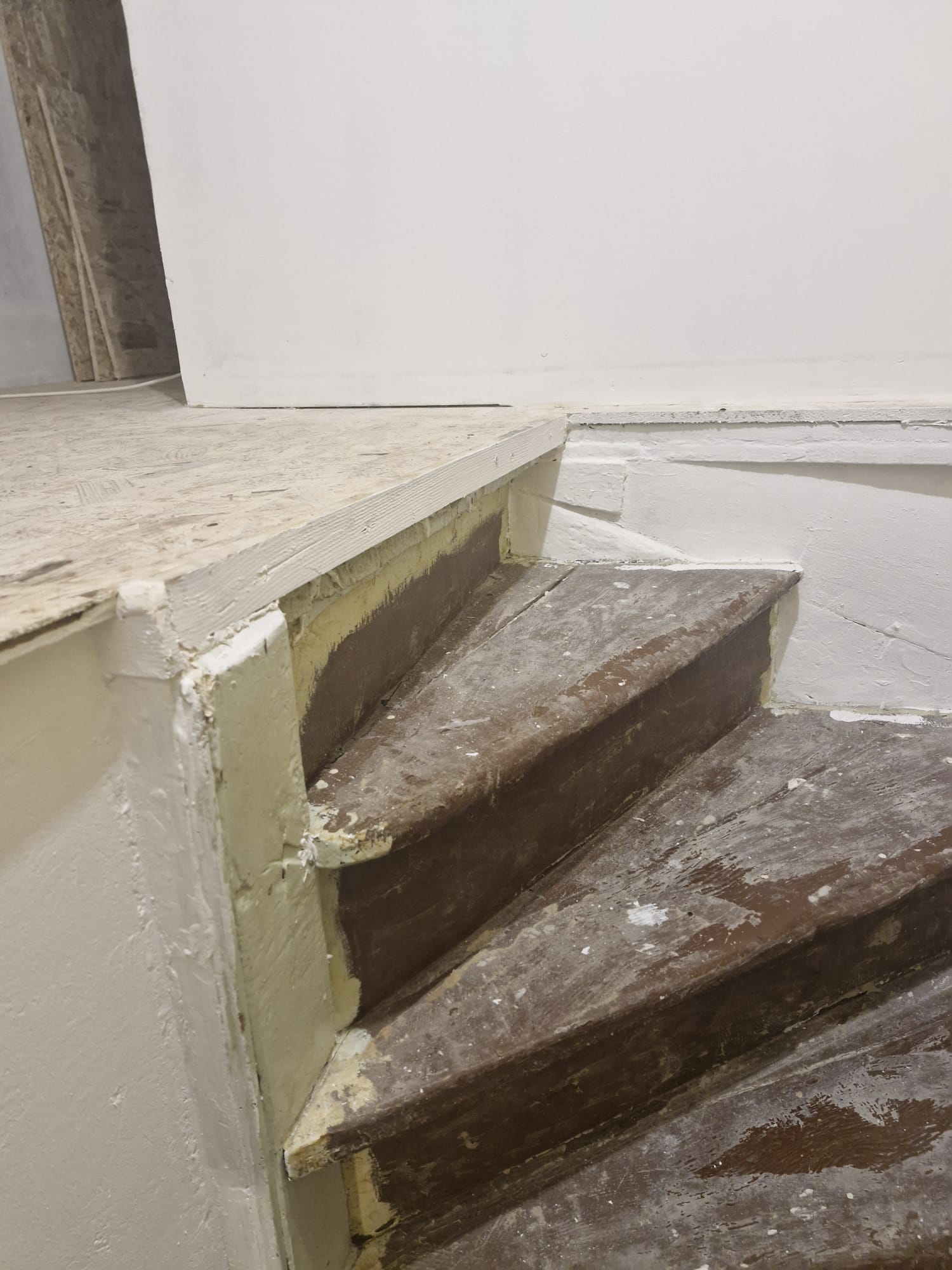 Rénovation escalier à AUTRECOURT ET POURRON – MARIA – Avant travaux – Photo 2