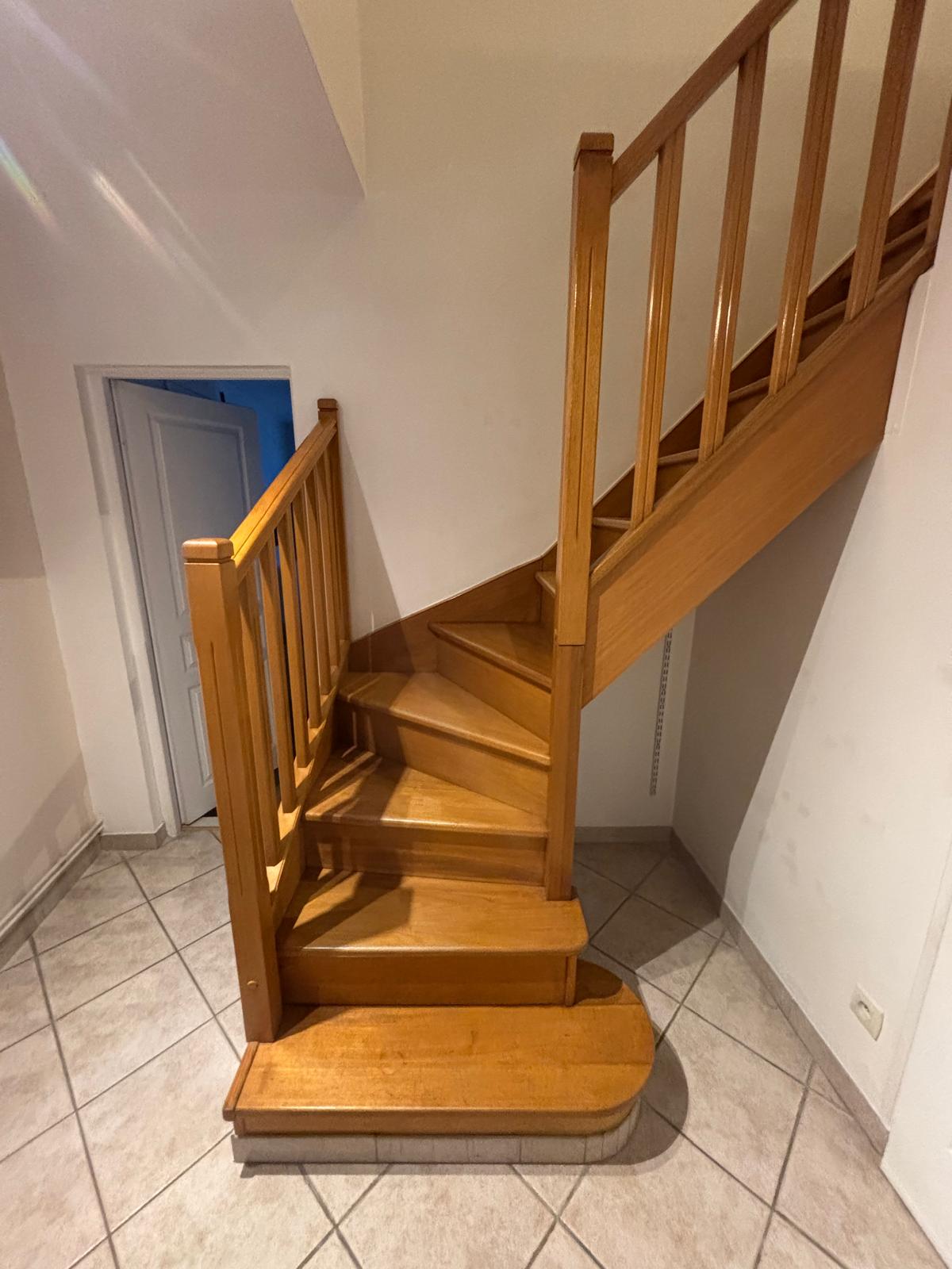 Rénovation escalier à REIMS – CHRISTELLE – Avant travaux – Photo 2