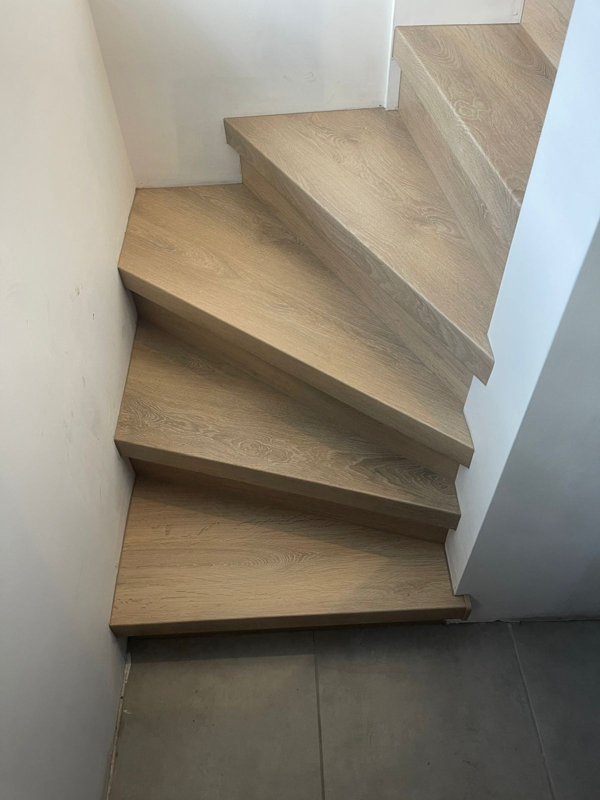 Rénovation escalier à JARVILLE LA MALGRANGE – EMELINE ET MAIQUE – Après travaux – Photo 3