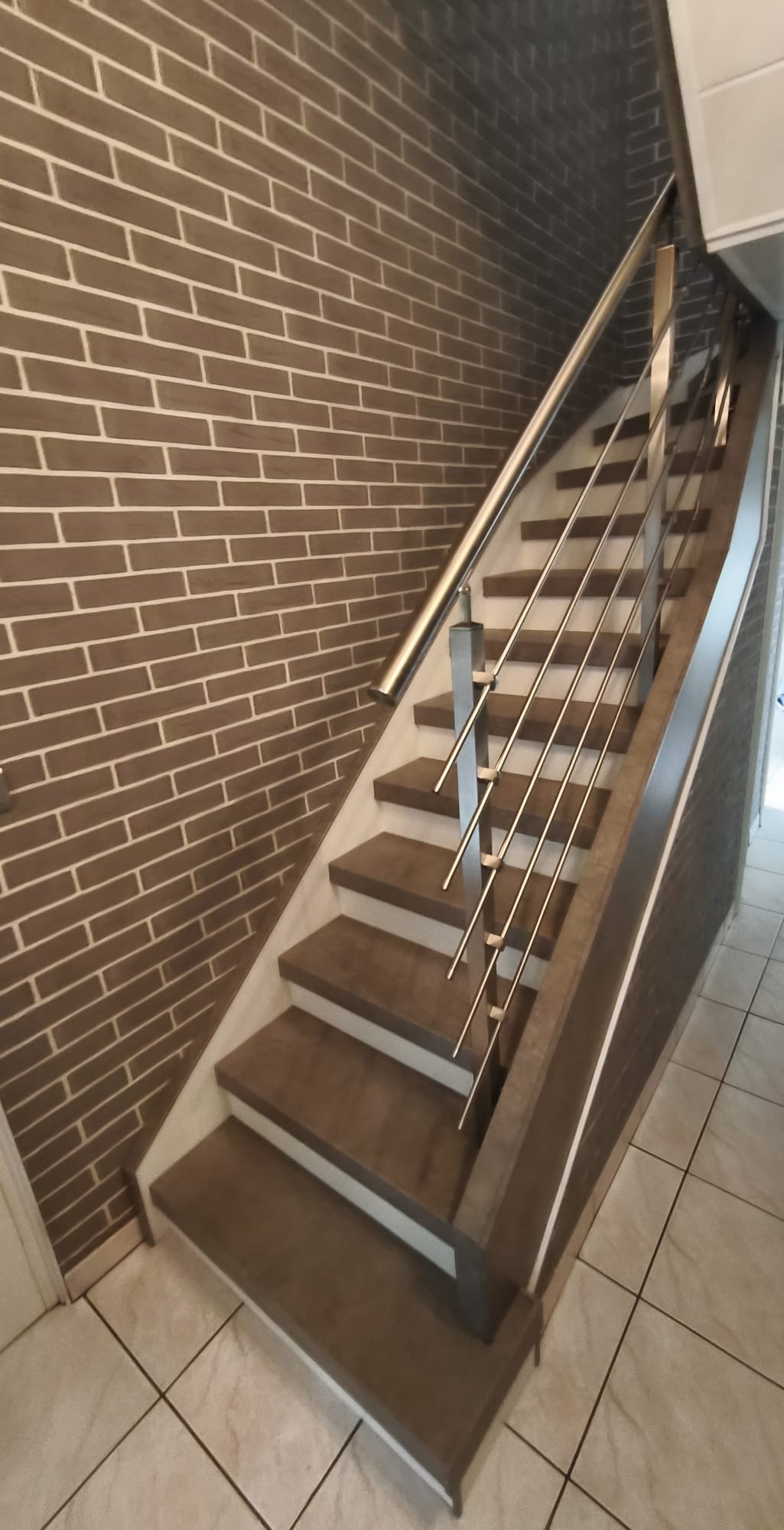 Rénovation escalier à CALAIS – LAURENCE – Après travaux – Photo 2