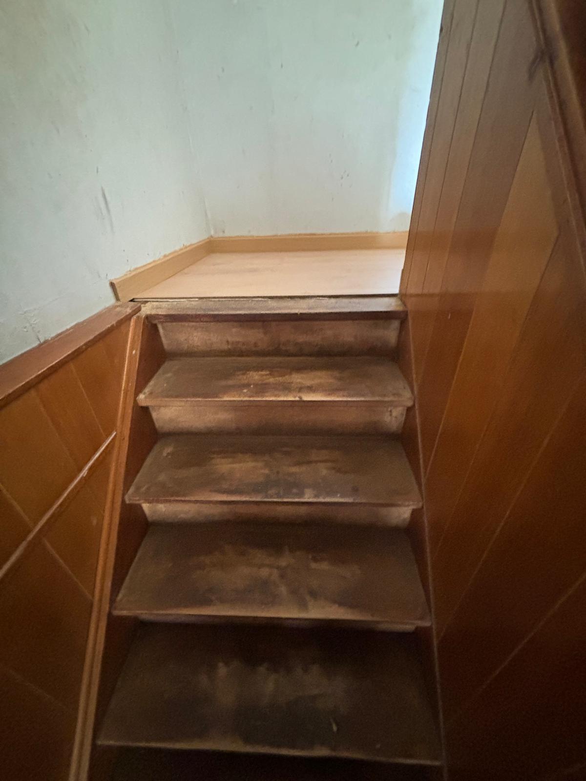Rénovation escalier à ECAUSSINES – ALLYSON – Avant travaux – Photo 2