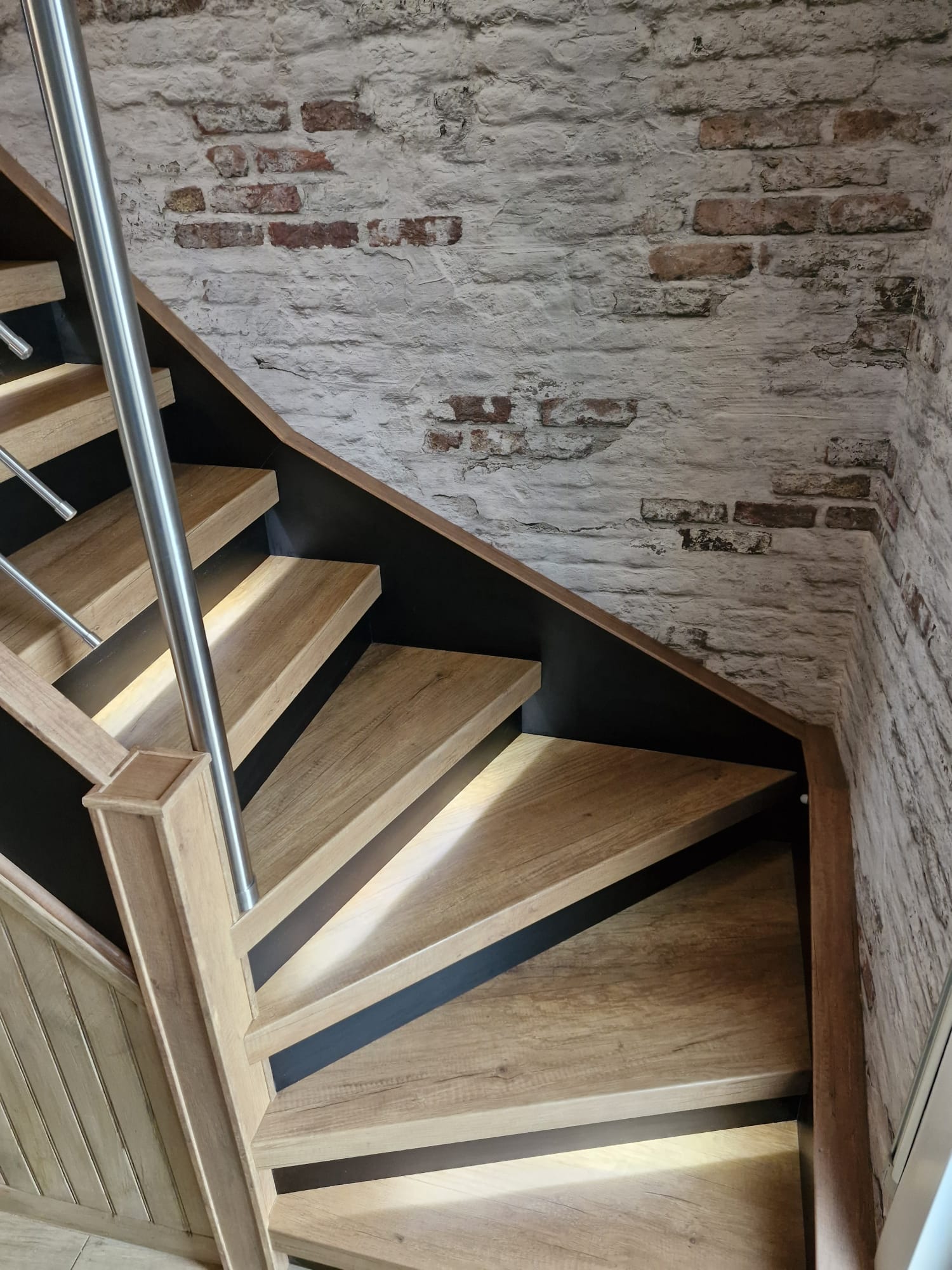 Rénovation escalier à NIVELLE – DIMITRI – Après travaux – Photo 4