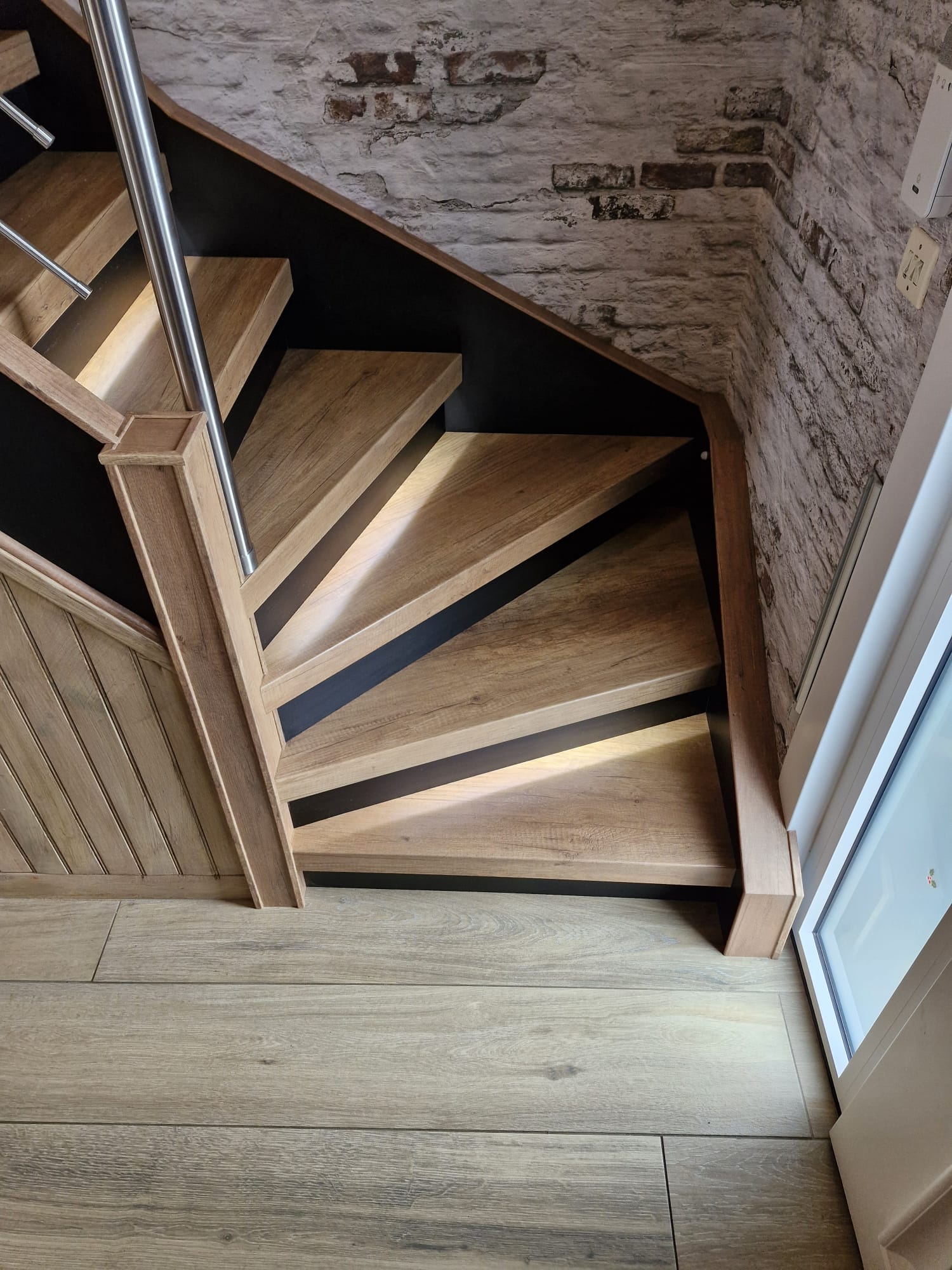 Rénovation escalier à NIVELLE – DIMITRI – Après travaux – Photo 6
