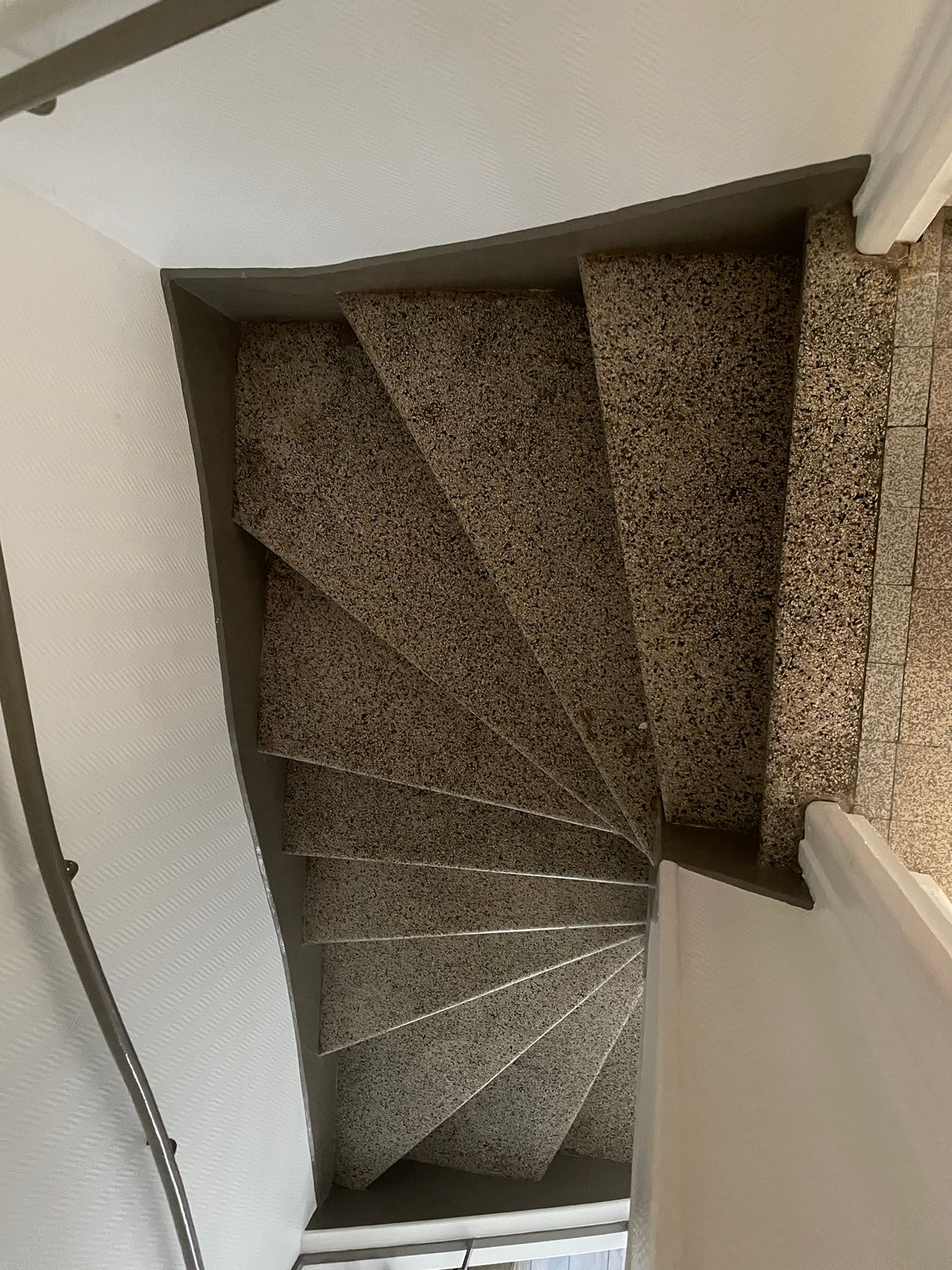 Rénovation escalier à REIMS – JAMES – Avant travaux – Photo 1