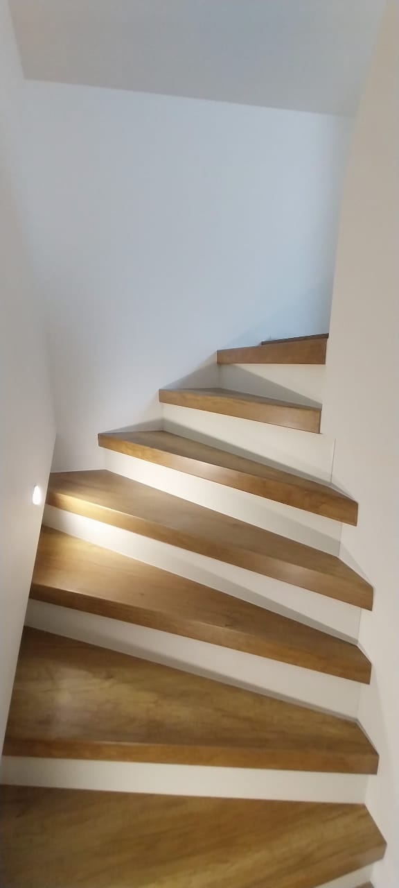 Rénovation escalier à DIFFERDANGE – ANTONIO – Après travaux – Photo 3