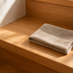 Comment nettoyer un escalier en bois selon sa finition